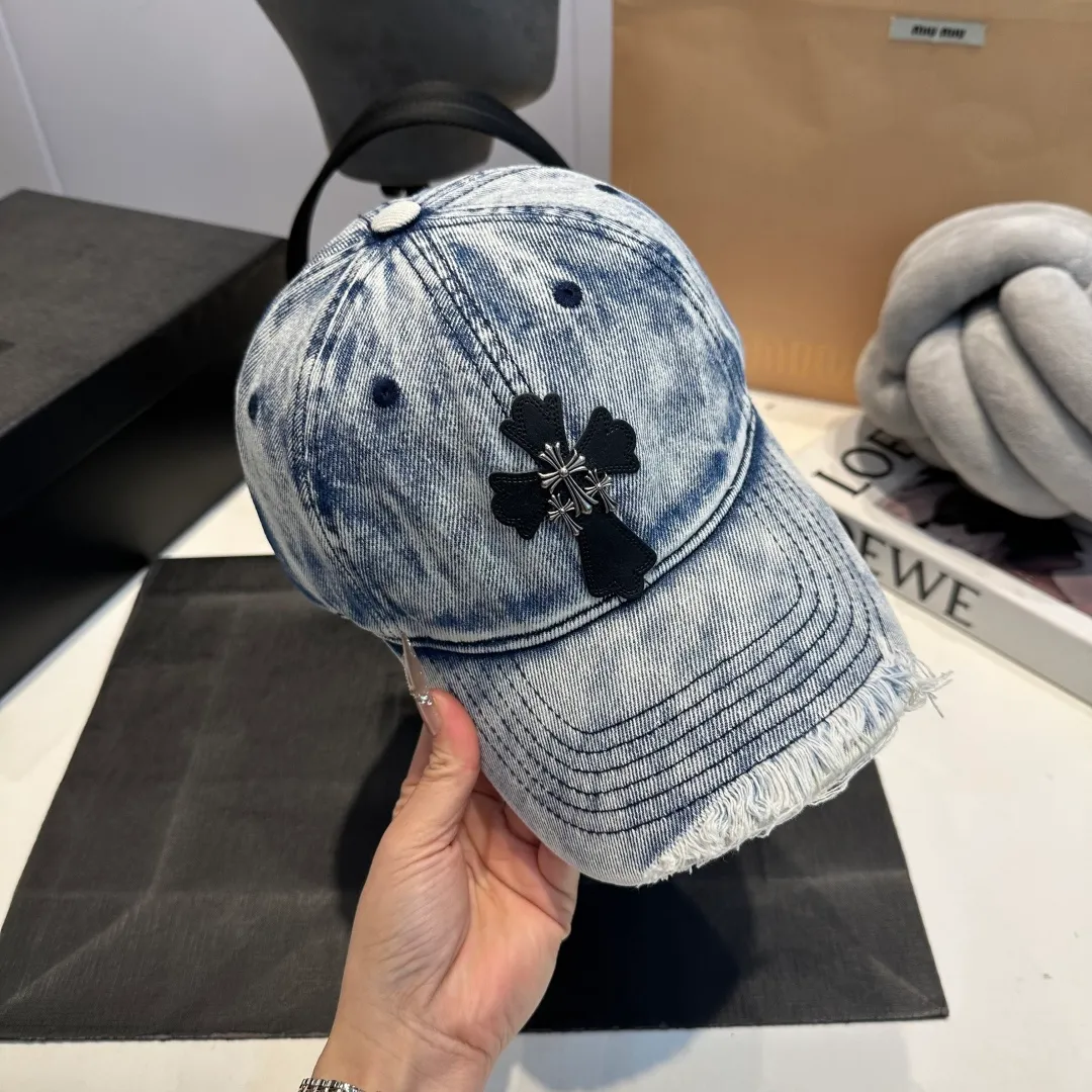 P60 Croxin's new denim denim baseball cap. Washed twill denim baseball cap. Newly launched washed denim series, casual and versatile. An artifact for spring and summer wardrobe matching.